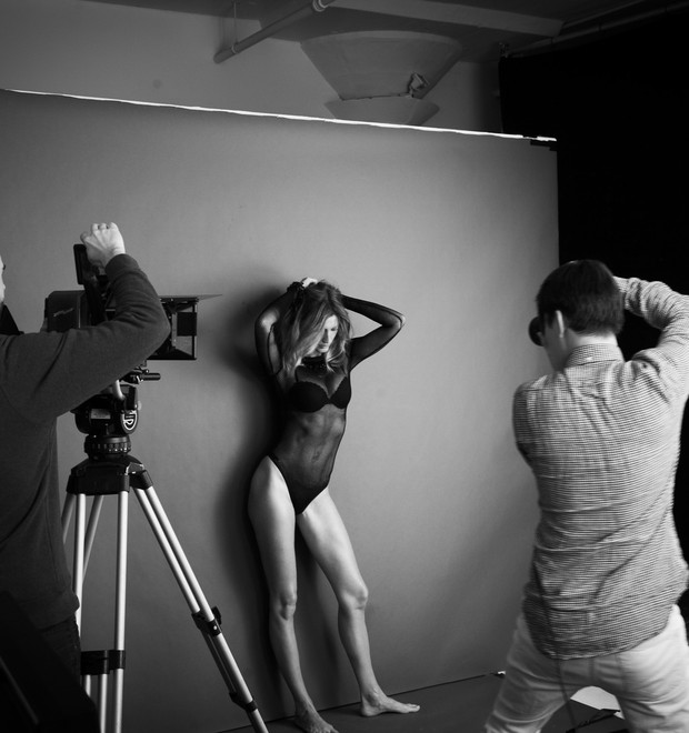 Gisele Bndchen posa sexy, de lingerie, em vdeo de making of para Marie Claire