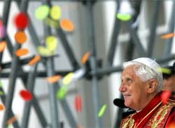 Papa pede proibio das bombas de fragmentao 
