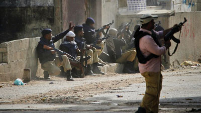 Operao policial contra a mfia deixa 24 mortos no Paquisto