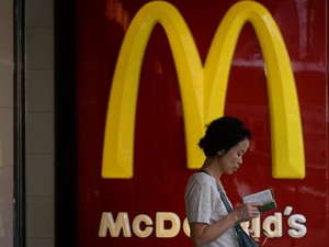 McDonald s suspende venda de hambrgueres em Pequim e Xangai