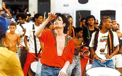 Relembre a Semana: Os tambores do Olodum tremeram e o Pelourinho chorou a morte de Michael Jackson, 