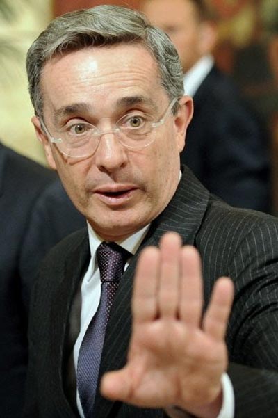 Uribe insiste para que Chvez capture chefes das Farc