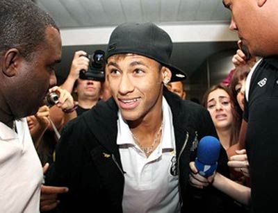Aps anunciar que ter um filho, Neymar decide que no se casar 