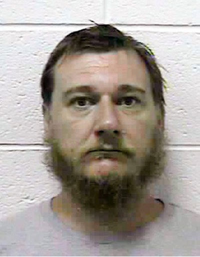 Homem  acusado de torturar esposa por quase 10 anos nos EUA