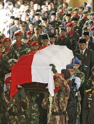 Ex-ditador Suharto  sepultado em mausolu na Indonsia