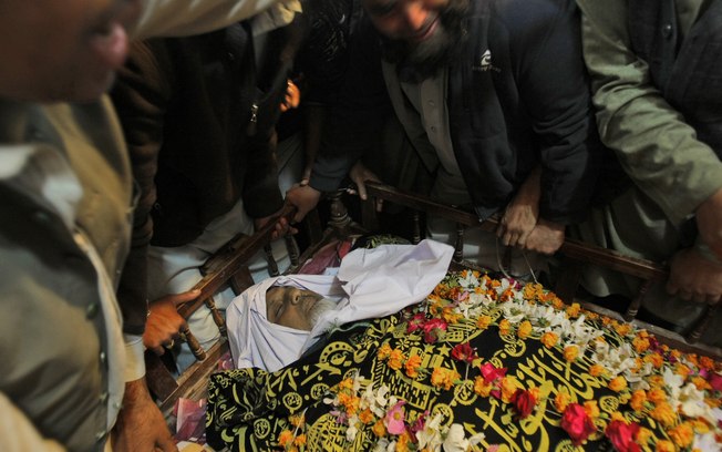 Paquisto inicia funeral de 148 vtimas aps ataque