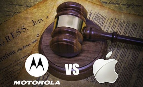 Motorola critica preos da Apple, que condena o Moto Maker: 