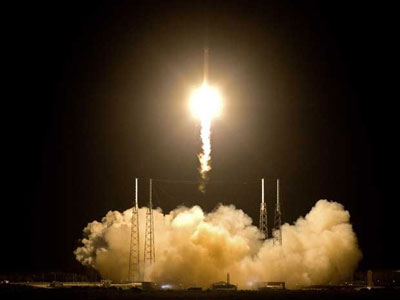 Primeiro foguete privado decola rumo  Estao Espacial Internacional
