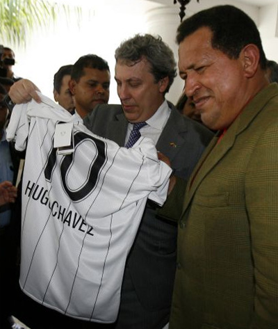 Chves ganha camiseta do Corinthians