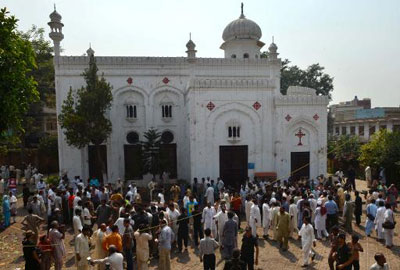Cristos protestam no Paquisto por ataque que deixou 81 mortos