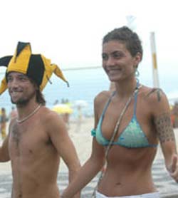 Carnaval: Rafaela Fisher e namorado entram no clima