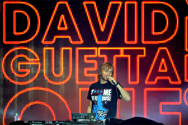 David Guetta faz show no Expominas neste domingo