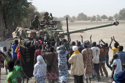 Tropas francesas entram em ltimo bastio de radicais no Mali  