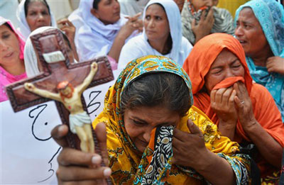 Mais de 80 mortos em duplo atentado numa igreja no Paquisto