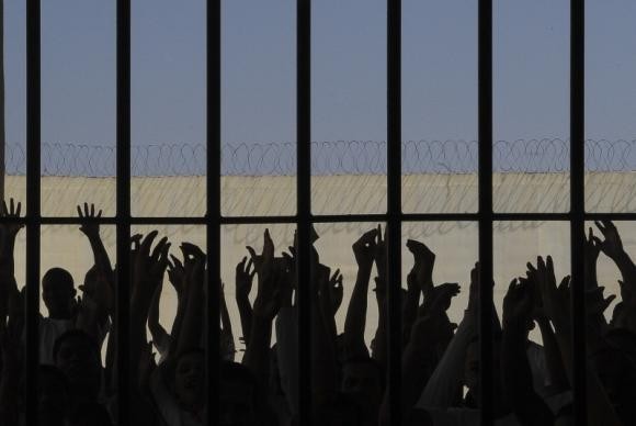 Dois detentos so mortos em presdios cearenses