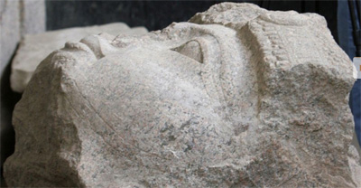 Possivel estatua de fara  encontrada no Egito