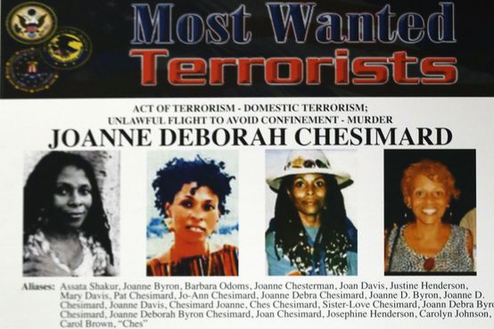 FBI inclui primeira mulher na lista dos terroristas mais procurados