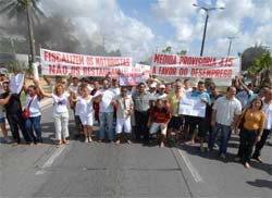 Protestos contra proibio de venda de bebidas interditam BR