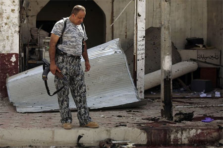 Mulher-bomba mata dez em 17 atentado na mesma rua do Iraque