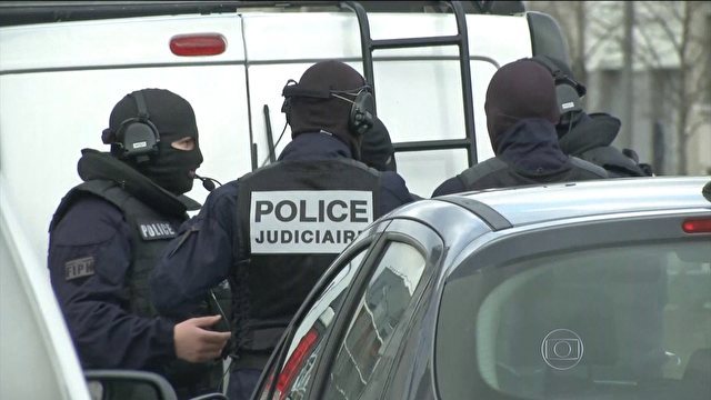 Polcia francesa prende 12 suspeitos de envolvimento com ate