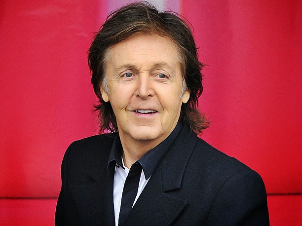 Paul McCartney causa furor no desfile da filha
