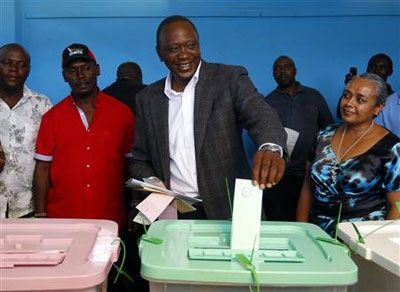 Candidato que vai atrs nas eleies do Qunia lana suspeita sobre contagem dos votos  