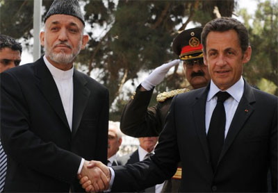 Em Cabul, Sarkozy expressa apoio s tropas francesas