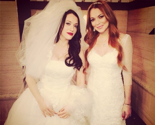 Lindsay Lohan posa de vestido de noiva, mas apenas para participao em srie