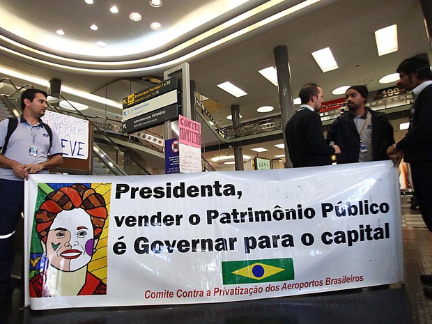 Dilma desembarca em SP sob protesto de funcionrios da Infraero