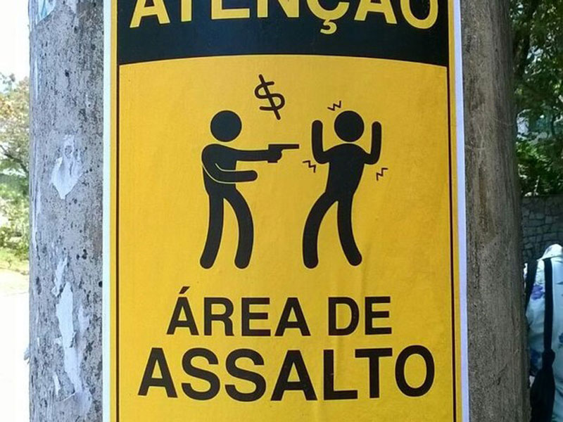 Cartazes alertam para assaltos na Zona Sul do Rio