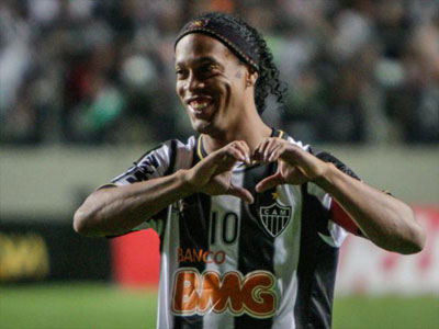 Ronaldinho confidencia a jogadores desejo de retornar ao Grmio