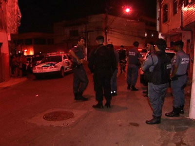 Um ms aps PM ocupar bairro, tiroteio causa uma morte em Vitria  