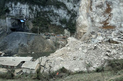 China: chance de sobrevivncia de 83 mineiros soterrados  mnima  