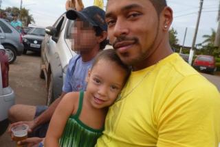 Pai abandona filha morta depois de acidente de carro em GO