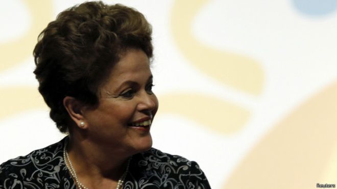 Dilma chega a Quito em meio a crticas de 