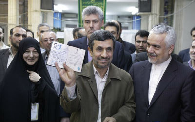 Khamenei pede alto comparecimento s urnas na eleio parlamentar do Ir