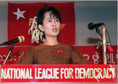 Opositora birmanesa Suu Kyi defende sua inocncia segunda-feira
