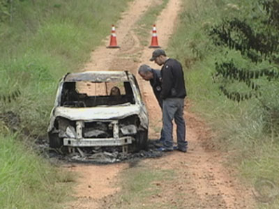 Trs corpos so encontrados dentro de carro carbonizado em Triunfo, RS