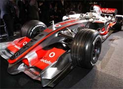 McLaren apresenta o MP4-23, carro de 2008