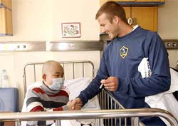  Beckham visita hospital na China