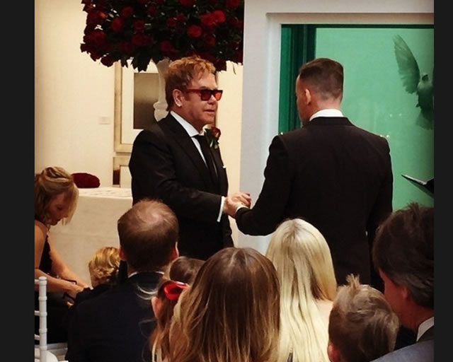  o amor! Elton John e David Furnish se casam