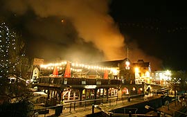 Incndio toma conta do Mercado de Camden em Londres.