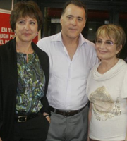 Pea: Tony Ramos e esposa prestigiam Glria Menezes