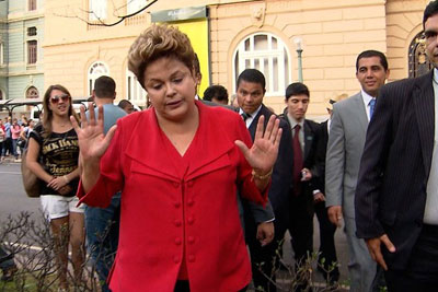 Em BH, Dilma comete gafe e cumprimenta 