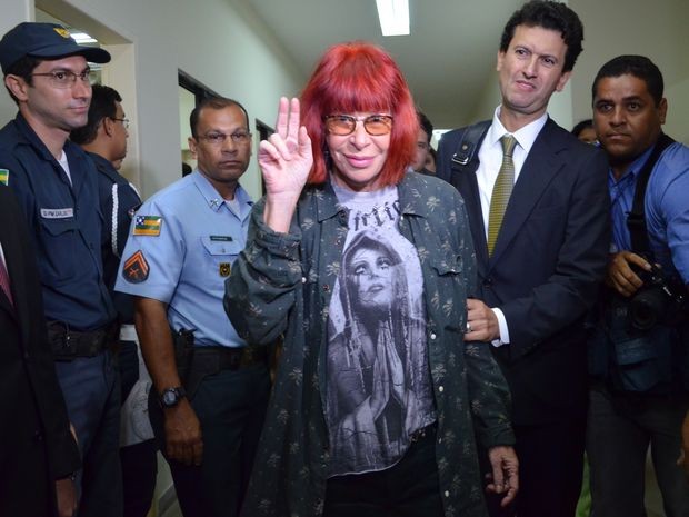 Rita Lee  condenada a pagar R$ 5 mil por danos morais a policiais de SE