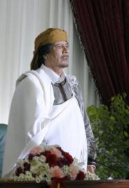 Unio Africana decide no executar ordem de deteno do TPI contra Kadhafi