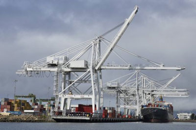 Greve perturba operaes em portos da Costa Oeste dos EUA  