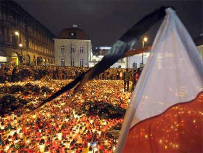 Milhares fazem ato na Polnia em memria a presidente morto em acidente areo