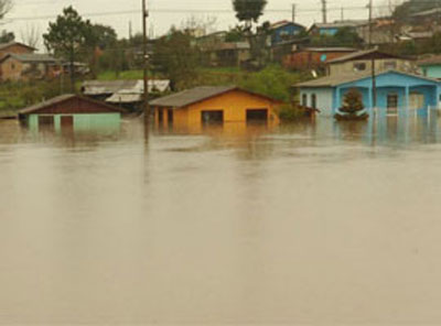 Chuvas afetam mais de 240 mil pessoas na Regio Sul 