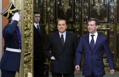 Medvedev e Berlusconi falam sobre crise financeira